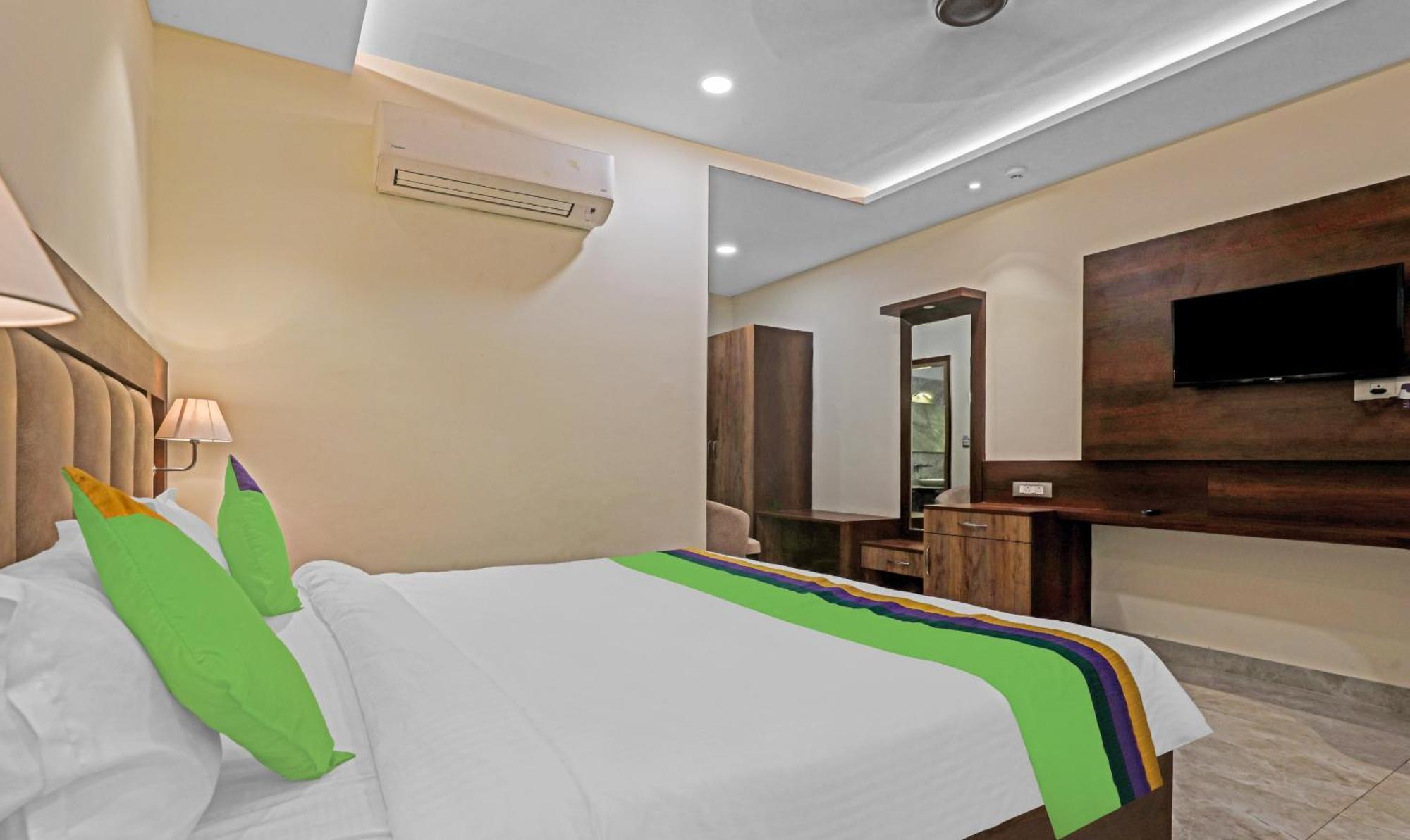Hotel The Golden Bird Agra  Bagian luar foto