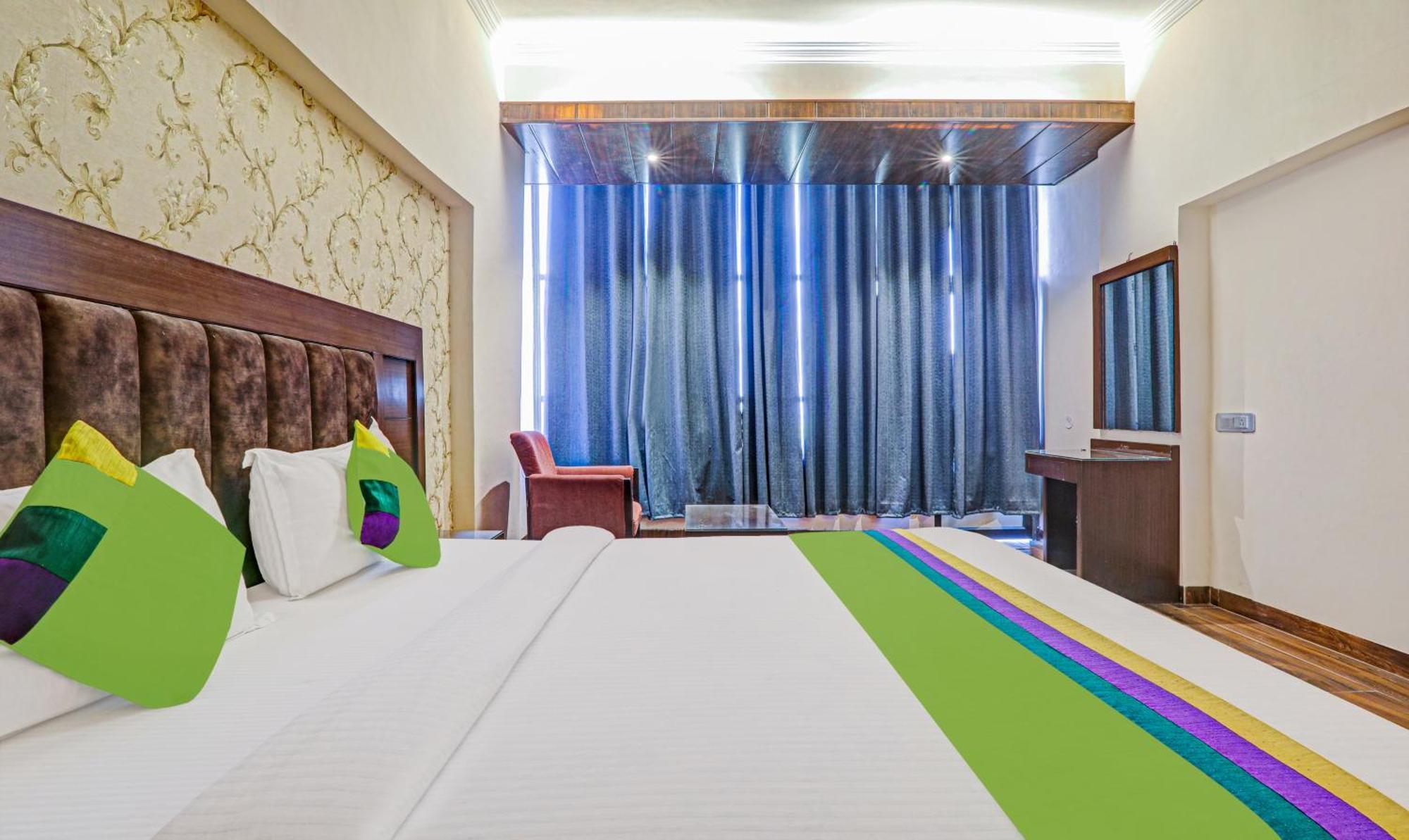 Hotel The Golden Bird Agra  Bagian luar foto